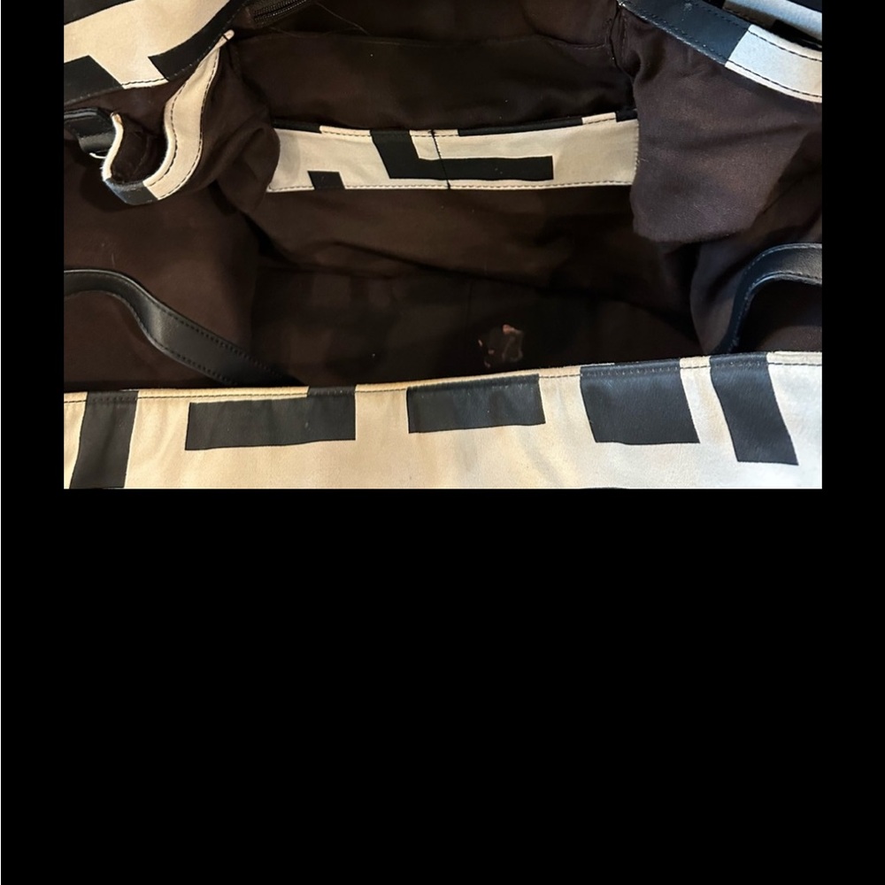 Spacious Black and Cream Geometric Tote Bag. Great carry on or fun beach bag - Picture 11 of 11
